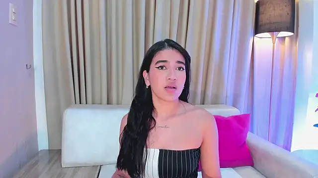 Snapshot of LeaahCarter chatting on December 28, 5:57 pm LeaahCarter online show from December 28, 5:57 pm