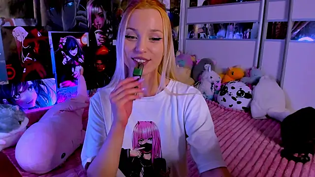 Snapshot of Cute__Pony chatting on December 6, 12:45 am Cute  Pony online show from December 6, 12:45 am