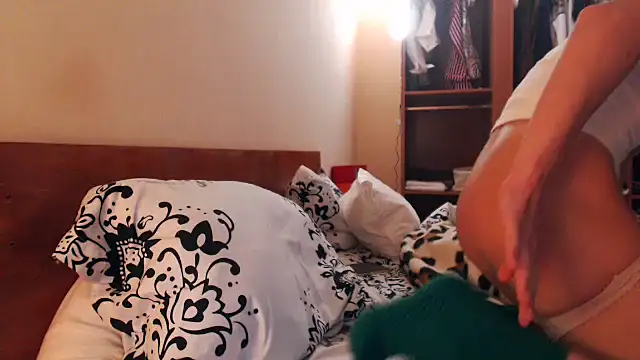 LovelyAndraGirl online show from January 12, 2:52 pm