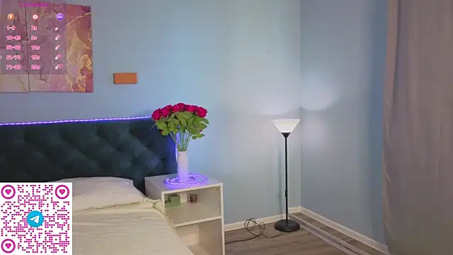 Kelly Hardy online show from April 22, 12:57 am