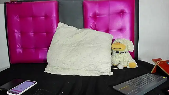 Snapshot of AlanaLars chatting on September 29, 10:14 pm AlanaLars online show from September 29, 10:14 pm