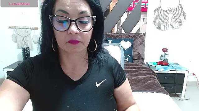 Snapshot of lindaesmeralda chatting on February 5, 8:25 pm lindaesmeralda online show from February 5, 8:25 pm