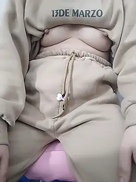 SweetGirl2k2 online show from February 14, 9:10 pm