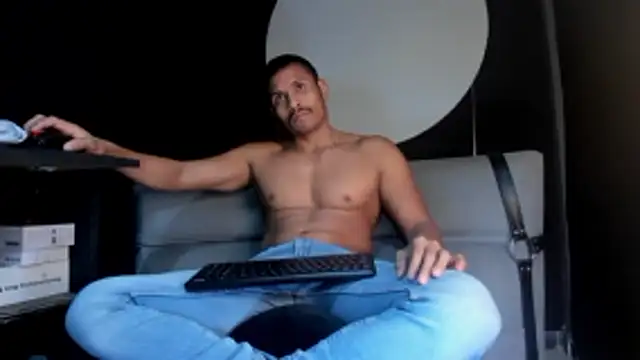 Snapshot of Abra_ham13 chatting on November 13, 11:47 pm Abra ham13 online show from November 13, 11:47 pm