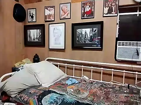 Snapshot of AlphaAlluring69 chatting on January 5, 5:51 am AlphaAlluring69 online show from January 5, 5:51 am