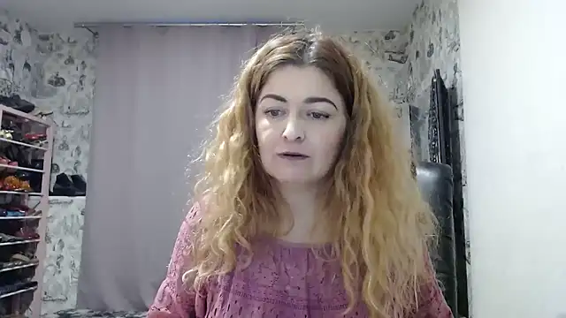 Snapshot of Helen1974 chatting on December 14, 1:59 pm Helen1974 online show from December 14, 1:59 pm