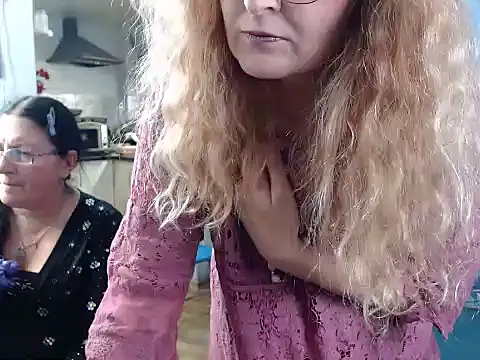 Snapshot of Helen1974 chatting on December 19, 8:55 pm Helen1974 online show from December 19, 8:55 pm