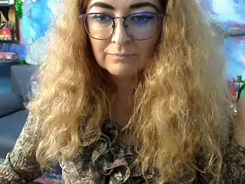 Snapshot of Helen1974 chatting on December 24, 5:55 pm Helen1974 online show from December 24, 5:55 pm