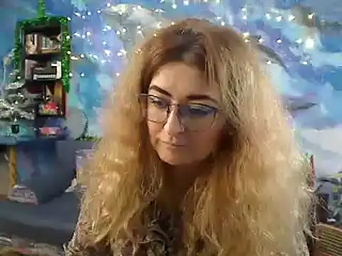 Snapshot of Helen1974 chatting on December 24, 9:00 pm Helen1974 online show from December 24, 9:00 pm