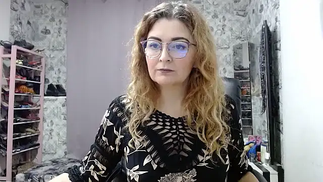 Snapshot of Helen1974 chatting on January 9, 8:01 pm Helen1974 online show from January 9, 8:01 pm