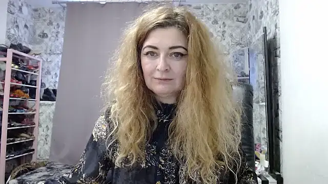 Snapshot of Helen1974 chatting on January 15, 11:43 am Helen1974 online show from January 15, 11:43 am