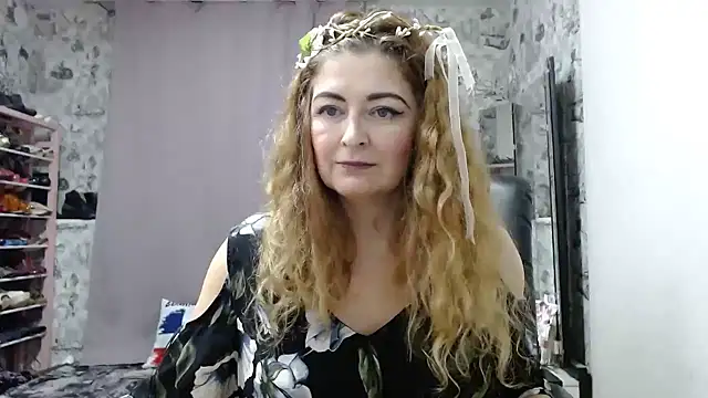 Snapshot of Helen1974 chatting on January 22, 4:23 pm Helen1974 online show from January 22, 4:23 pm