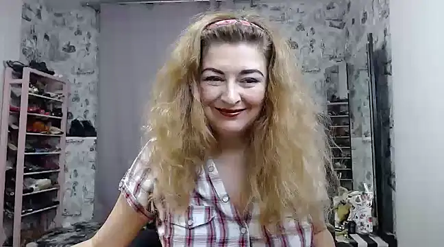 Snapshot of Helen1974 chatting on January 28, 7:10 pm Helen1974 online show from January 28, 7:10 pm