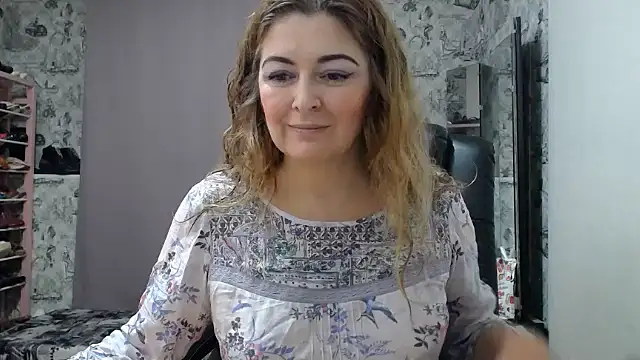 Snapshot of Helen1974 chatting on January 30, 5:17 pm Helen1974 online show from January 30, 5:17 pm