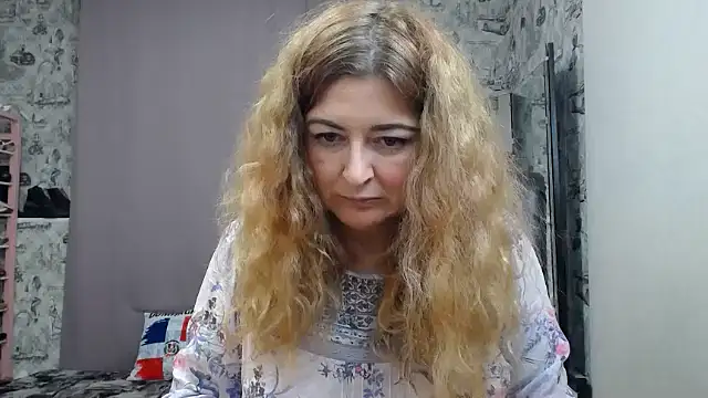 Snapshot of Helen1974 chatting on January 30, 8:21 pm Helen1974 online show from January 30, 8:21 pm