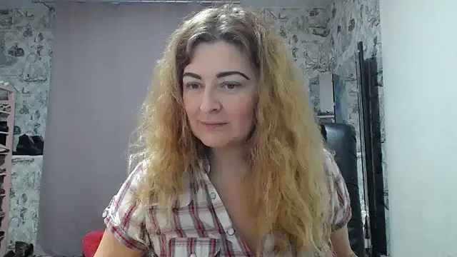 Snapshot of Helen1974 chatting on February 3, 1:30 pm Helen1974 online show from February 3, 1:30 pm