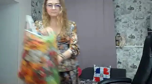 Snapshot of Helen1974 chatting on February 5, 3:52 pm Helen1974 online show from February 5, 3:52 pm