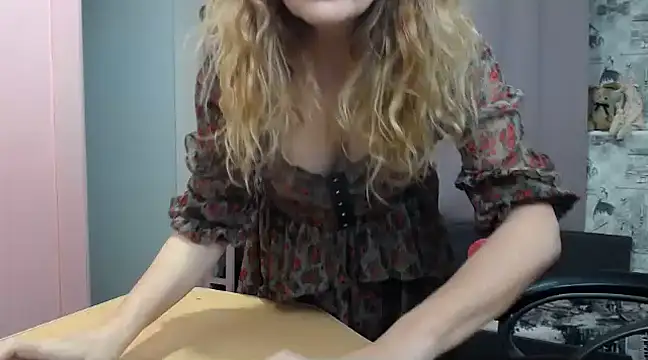 Snapshot of Helen1974 chatting on February 9, 10:54 pm Helen1974 online show from February 9, 10:54 pm