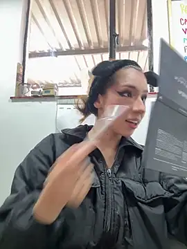 Snapshot of bellablack27 chatting on February 27, 1:28 pm bellablack27 online show from February 27, 1:28 pm