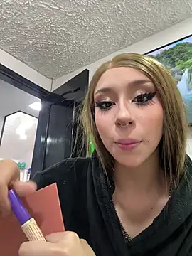 Snapshot of bellablack27 chatting on March 20, 2:10 pm bellablack27 online show from March 20, 2:10 pm