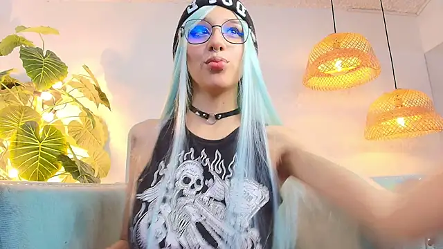 Snapshot of bellablack27 chatting on September 23, 3:59 pm bellablack27 online show from September 23, 3:59 pm