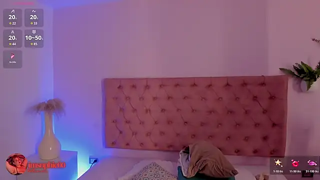 Snapshot of sophiarossee_ chatting on October 31, 12:06 pm sophiarossee online show from October 31, 12:06 pm