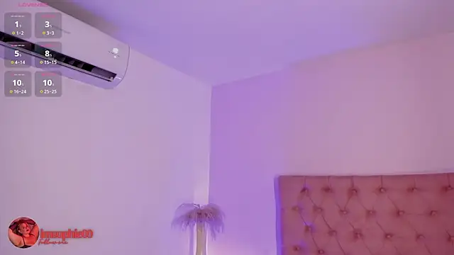 Snapshot of sophiarossee_ chatting on November 24, 12:05 pm sophiarossee online show from November 24, 12:05 pm