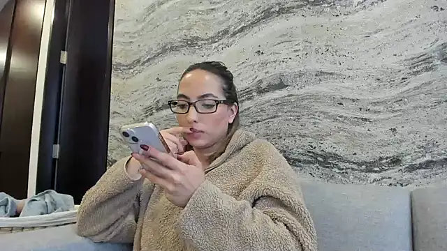 Sophi  a online show from February 19, 11:04 pm