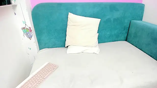 Snapshot of moon_cake chatting on January 15, 3:29 pm moon cake online show from January 15, 3:29 pm