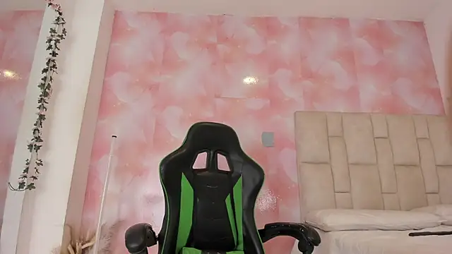 emily lean  online show from April 8, 11:05 pm