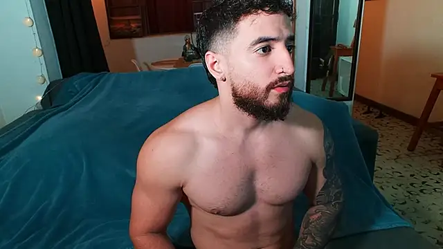 Snapshot of AndrewMartinez chatting on January 28, 11:28 pm AndrewMartinez online show from January 28, 11:28 pm