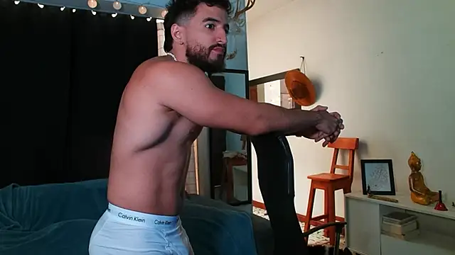 Snapshot of AndrewMartinez chatting on January 29, 1:38 pm AndrewMartinez online show from January 29, 1:38 pm