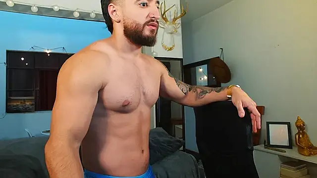 Snapshot of AndrewMartinez chatting on February 3, 10:00 pm AndrewMartinez online show from February 3, 10:00 pm