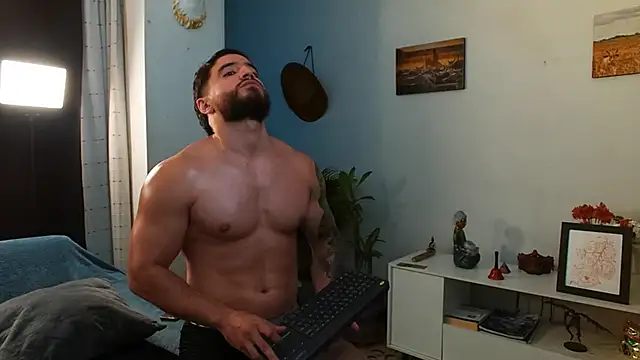 Snapshot of AndrewMartinez chatting on September 9, 10:20 pm AndrewMartinez online show from September 9, 10:20 pm