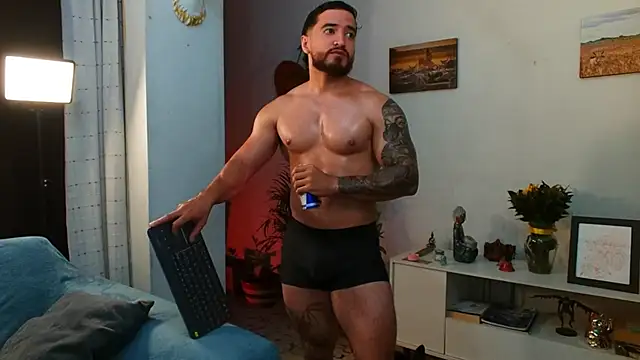 Snapshot of AndrewMartinez chatting on October 4, 1:25 am AndrewMartinez online show from October 4, 1:25 am