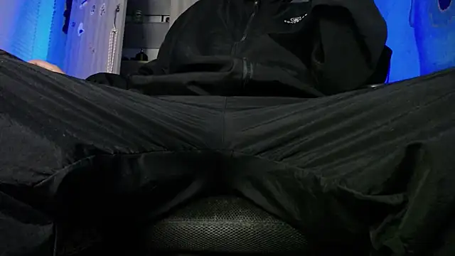 zacwatson  online show from February 13, 6:30 am