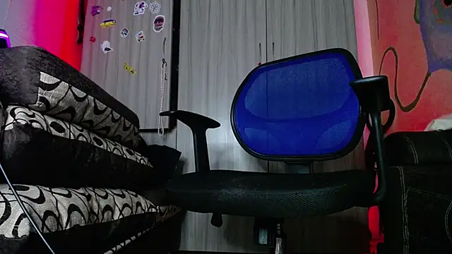 zacwatson  online show from February 20, 6:28 am