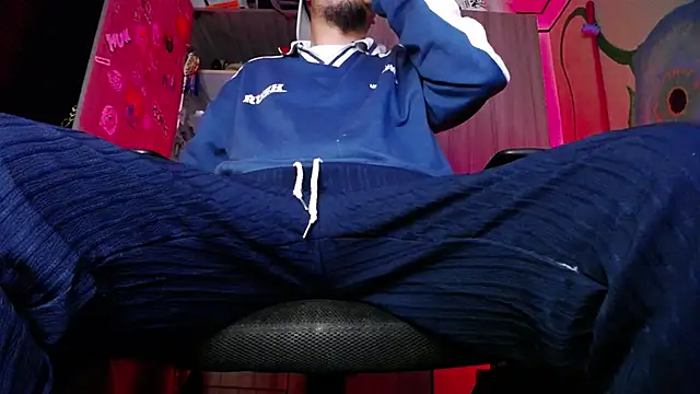 zacwatson  online show from October 2, 4:30 am