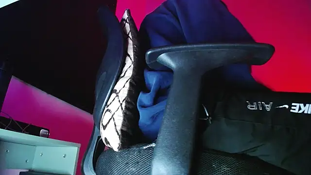 zacwatson  online show from November 28, 3:31 am