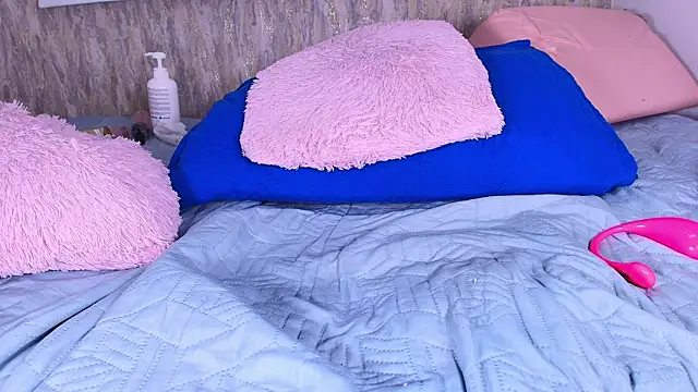 violett lo online show from March 22, 9:13 am