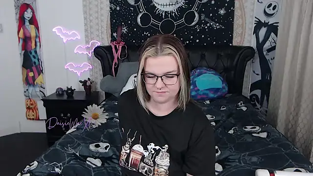 Snapshot of DaisieMaeXO chatting on December 2, 6:30 am DaisieMaeXO online show from December 2, 6:30 am