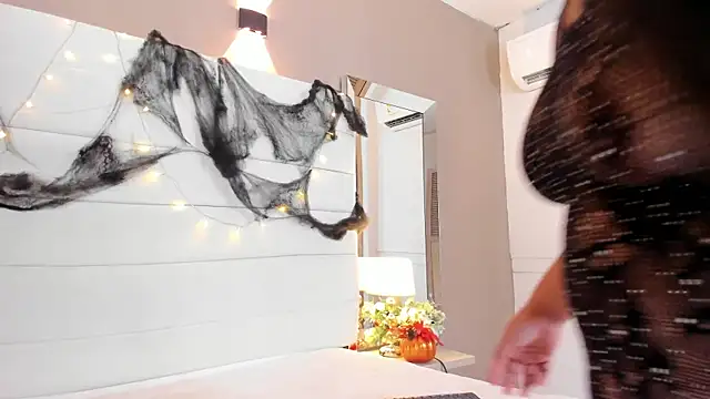 Snapshot of Lilly_2809_ chatting on October 22, 4:35 am Lilly 2809 online show from October 22, 4:35 am