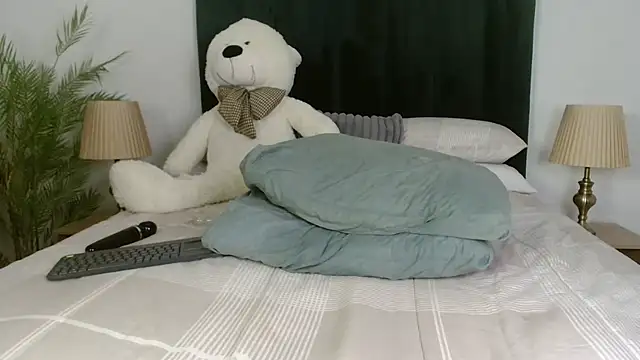 Snapshot of Stunning_Booty chatting on January 1, 10:24 pm Stunning Booty online show from January 1, 10:24 pm