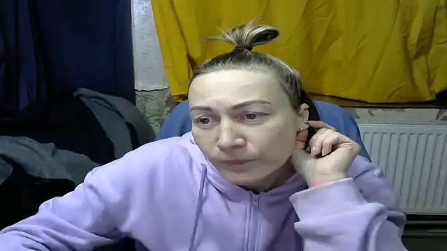 Snapshot of wLESLYMOSw chatting on December 22, 6:48 pm wLESLYMOSw online show from December 22, 6:48 pm