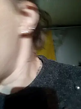 Snapshot of wLESLYMOSw chatting on February 1, 9:54 am wLESLYMOSw online show from February 1, 9:54 am