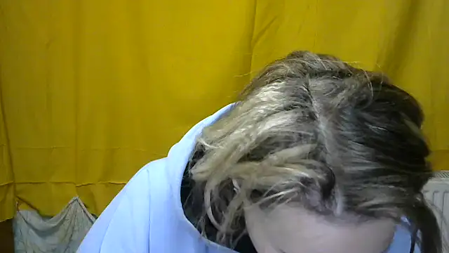 Snapshot of wLESLYMOSw chatting on March 12, 9:44 am wLESLYMOSw online show from March 12, 9:44 am