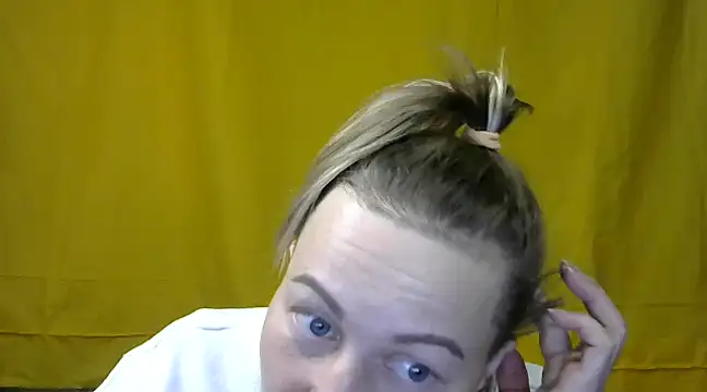 Snapshot of wLESLYMOSw chatting on March 22, 6:36 pm wLESLYMOSw online show from March 22, 6:36 pm