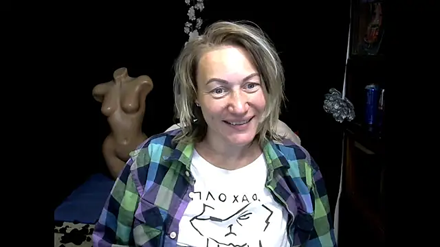 Snapshot of wLESLYMOSw chatting on September 25, 8:40 am wLESLYMOSw online show from September 25, 8:40 am