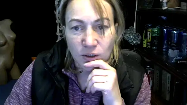 Snapshot of wLESLYMOSw chatting on October 17, 11:02 am wLESLYMOSw online show from October 17, 11:02 am