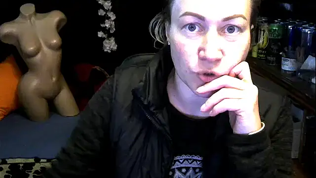 Snapshot of wLESLYMOSw chatting on October 23, 9:30 am wLESLYMOSw online show from October 23, 9:30 am